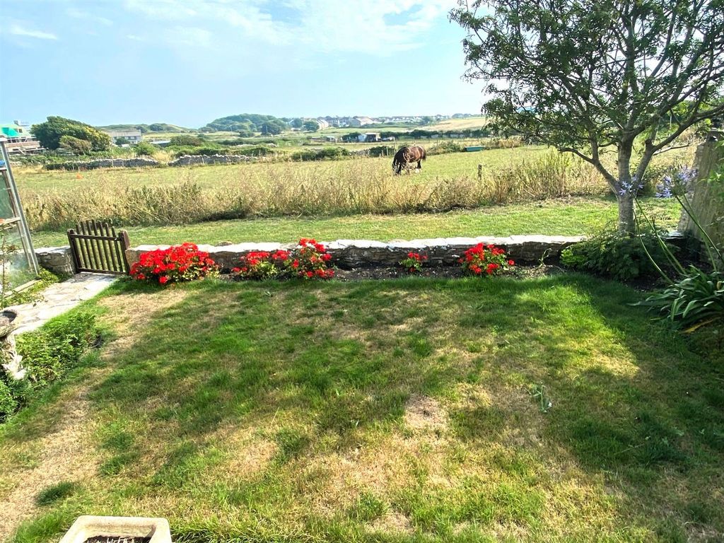 Property photo 2 of 15 Garden.Jpg