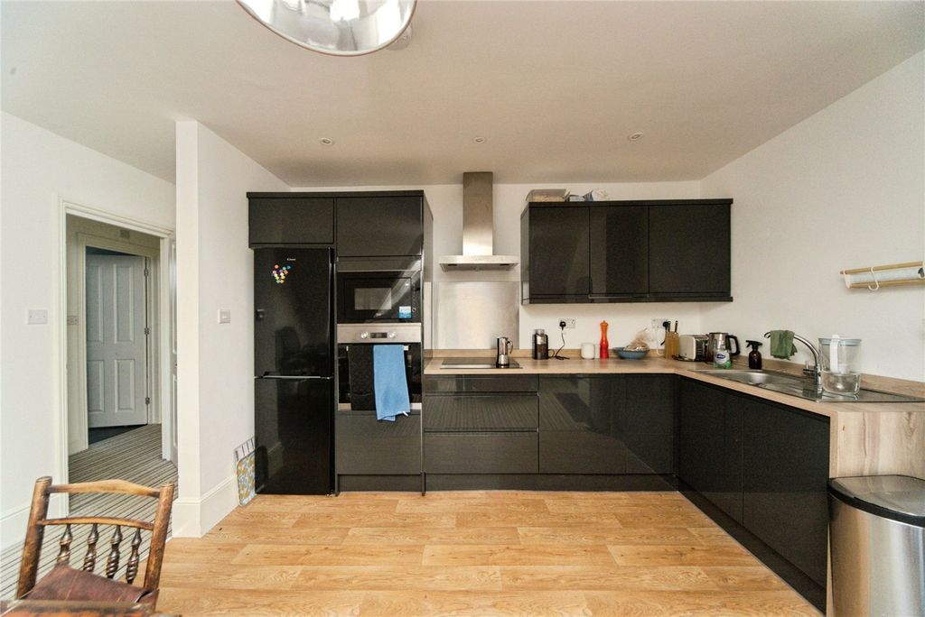 Property photo 2 of 12 Picture No. 13