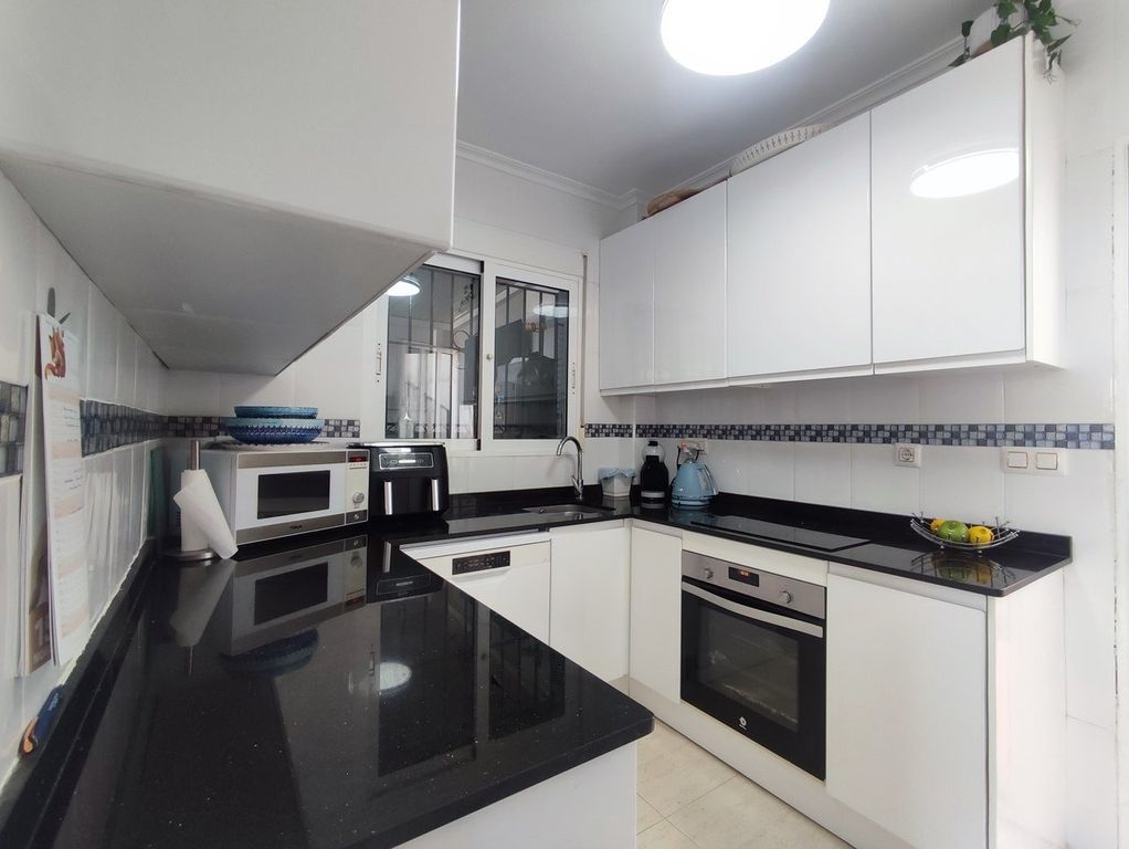 Property photo 3 of 37