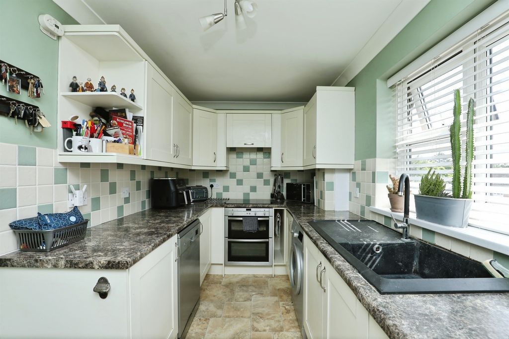 Property photo 2 of 13