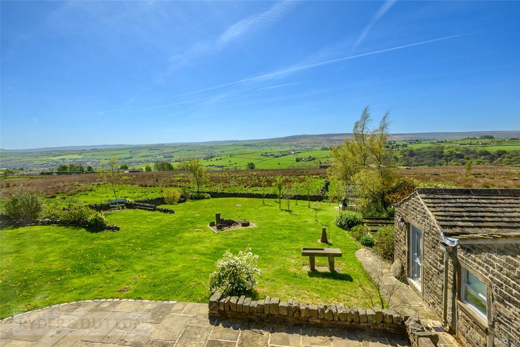 Property photo 2 of 40 Gardens &amp; View