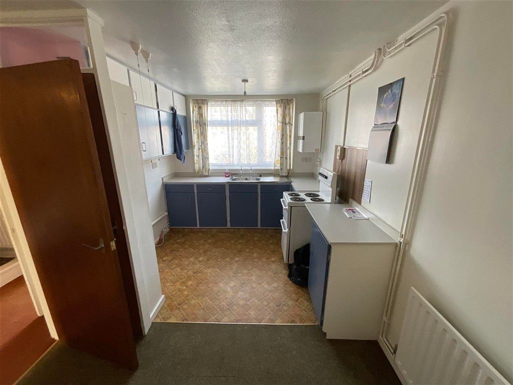 Property photo 3 of 13 Kitchen