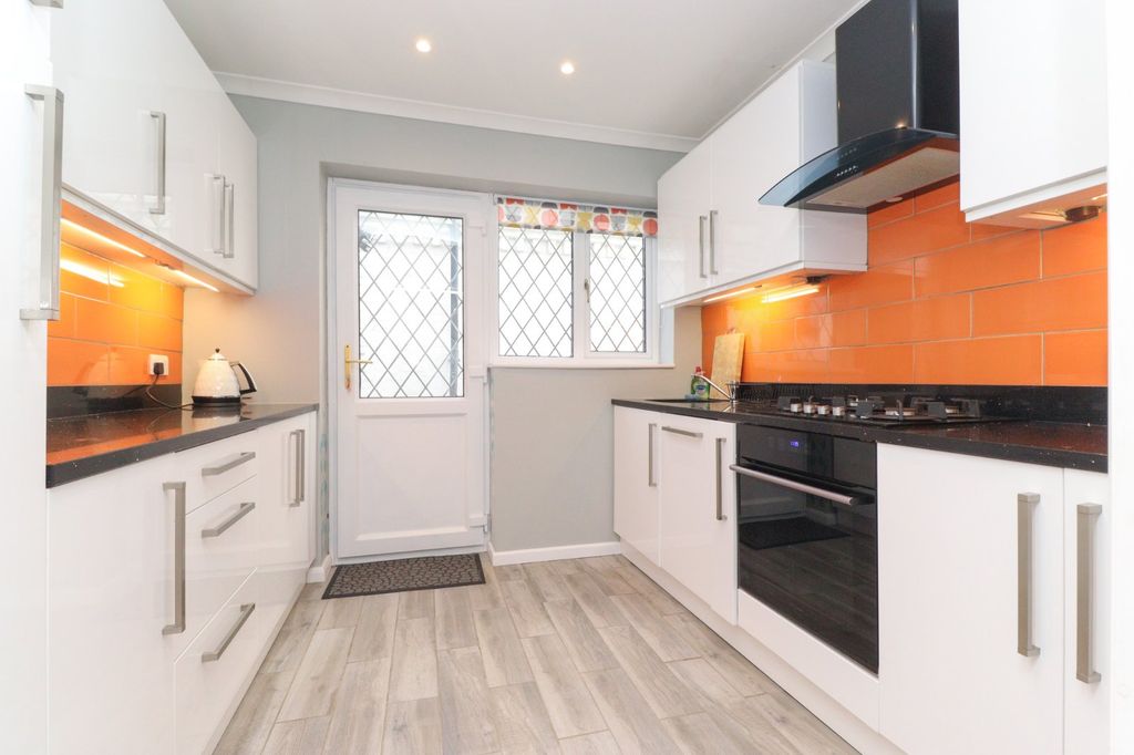 Property photo 2 of 17 Picture 2