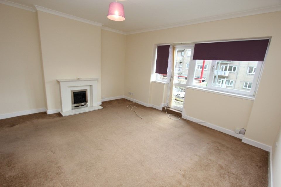 Property photo 3 of 10 Lounge