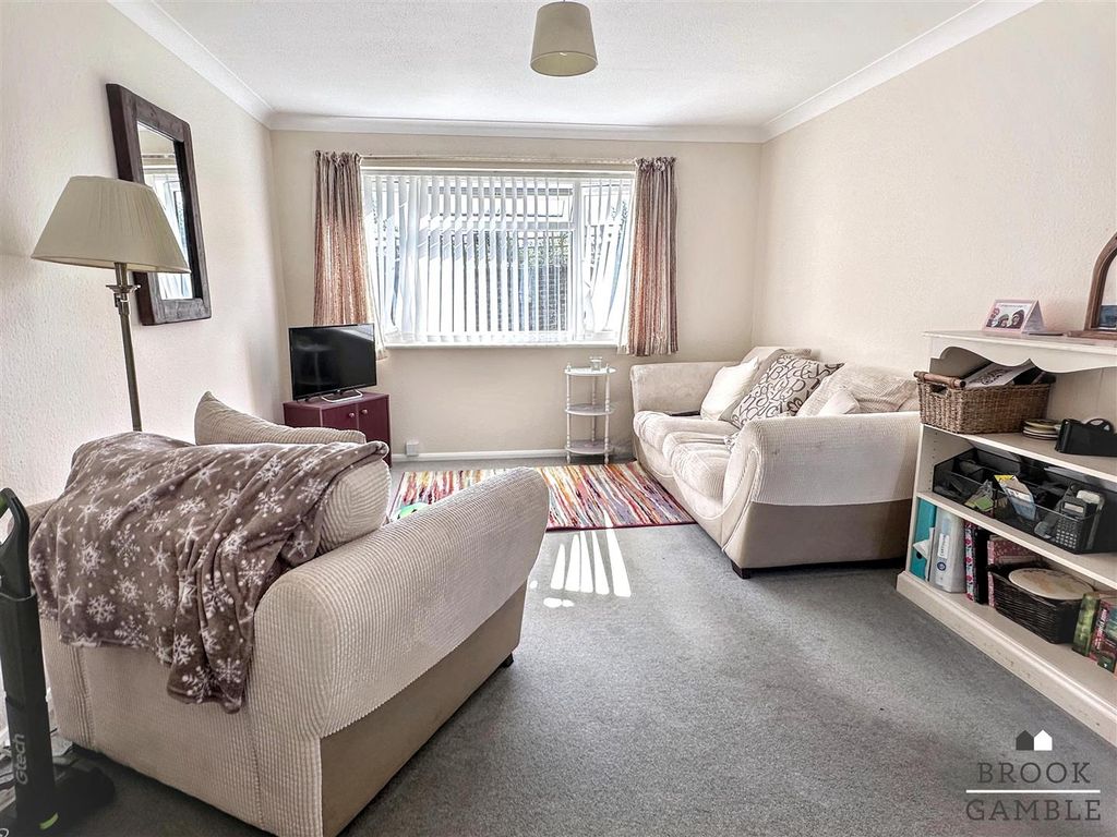 Property photo 2 of 8 01323 438506