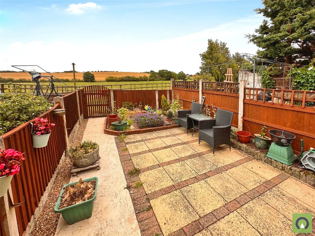 Property photo 2 of 11 Outside