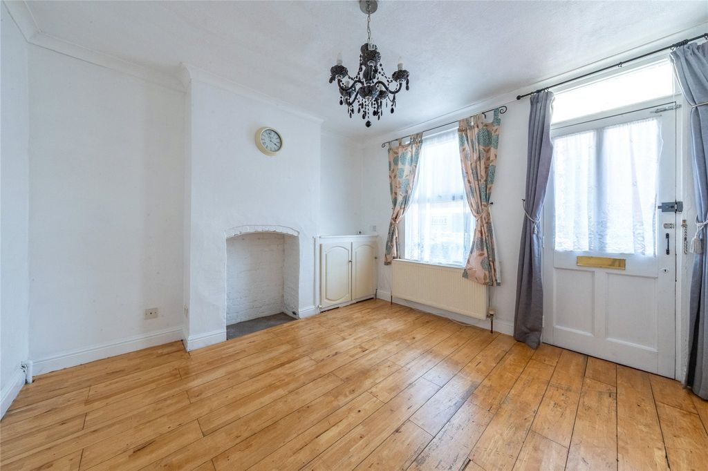 Property photo 3 of 18 Picture No. 04