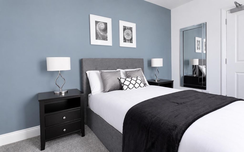 Property photo 1 of 17 Room Four