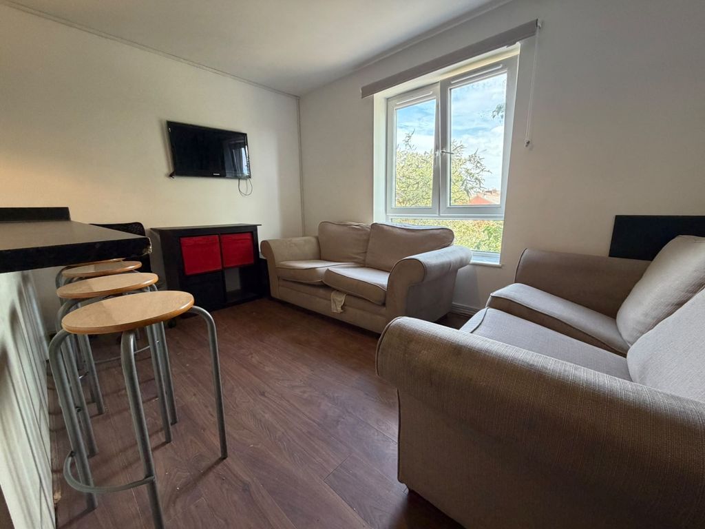 Property photo 2 of 12 264d205A-Ac27-407B-8Ac6-E1093B37786F