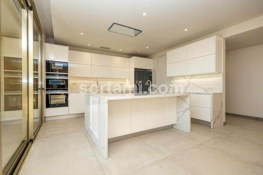 Property photo 3 of 61