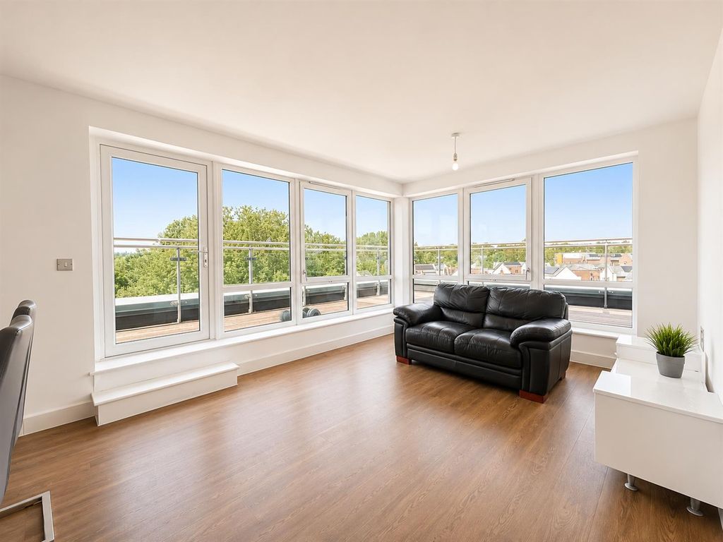 Property photo 3 of 12 B59D7Abd-Eee9-4Fa0-862F-Db1B085E6562.Png