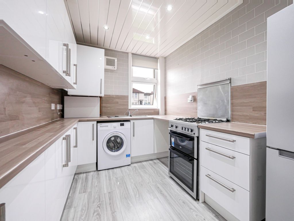 Property photo 3 of 9 Kitchen