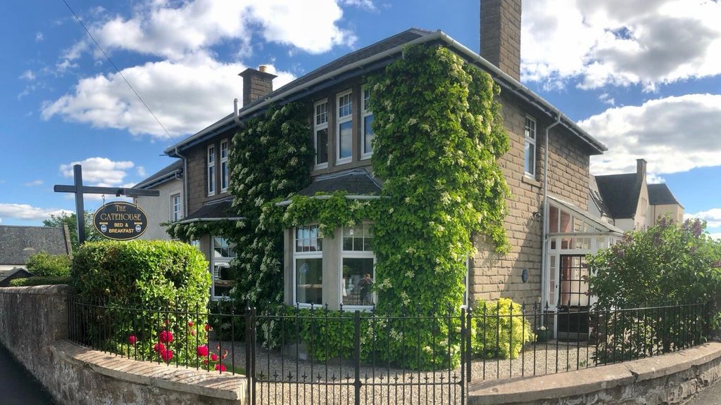 Property photo 1 of 52