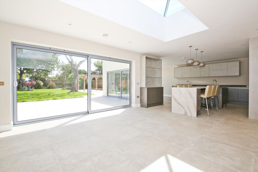 Property photo 2 of 21 Image