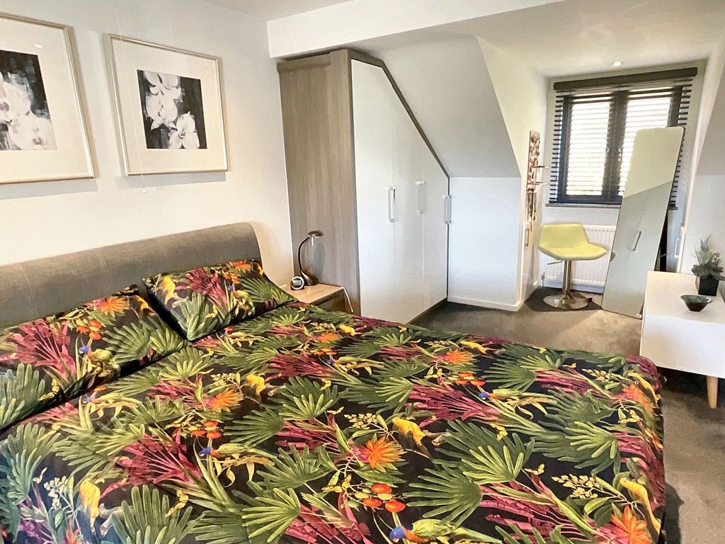 Property photo 3 of 32