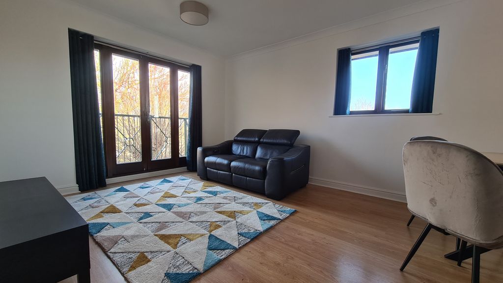 Property photo 3 of 10 Living Room