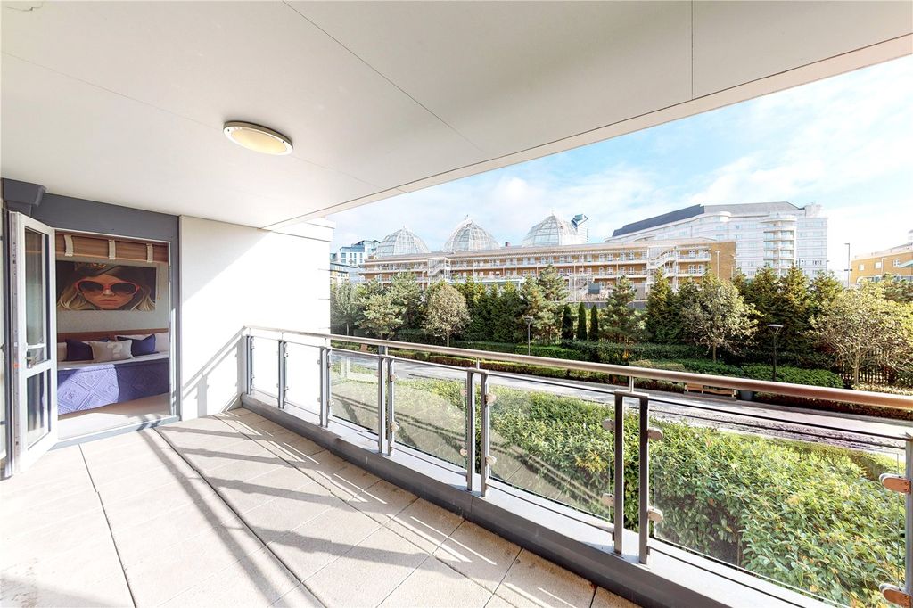 Property photo 3 of 17 Balcony