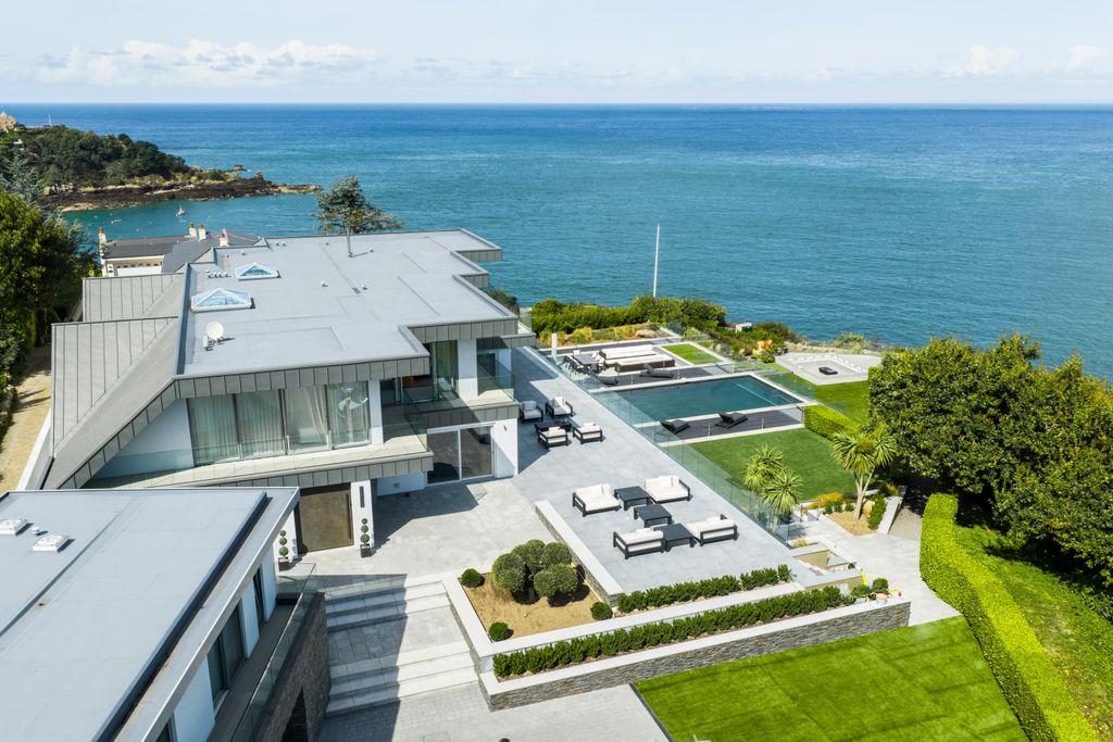 Property photo 2 of 20