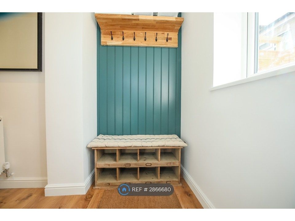 Property photo 2 of 20 Entrance Porch