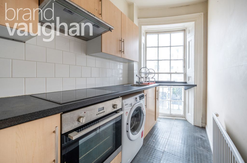 Property photo 3 of 7 Kitchen