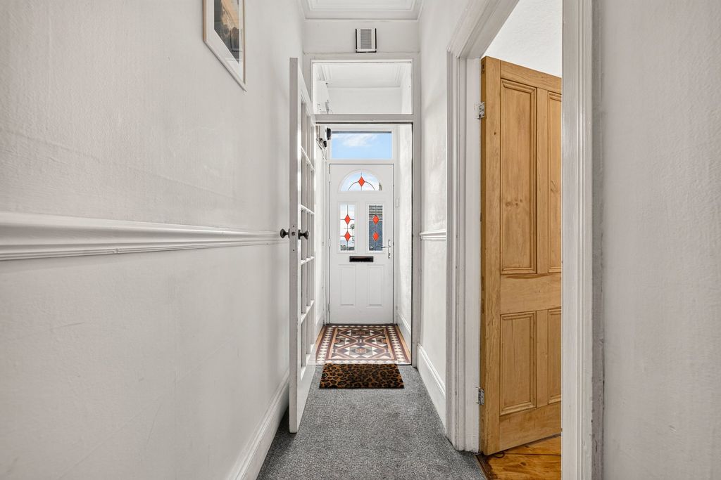 Property photo 2 of 31