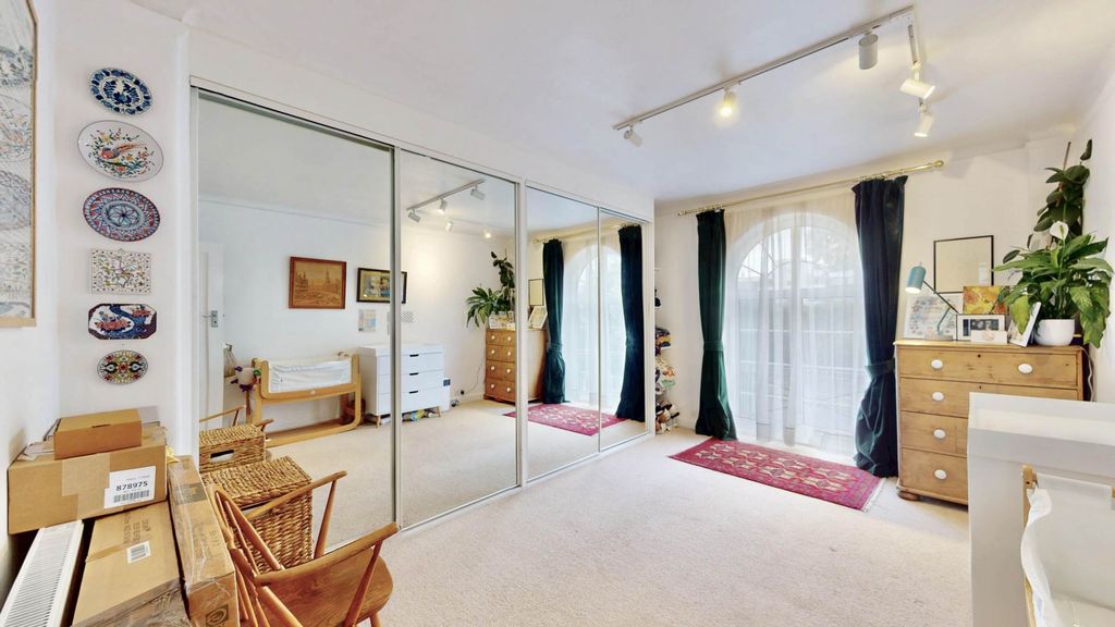 Property photo 3 of 11