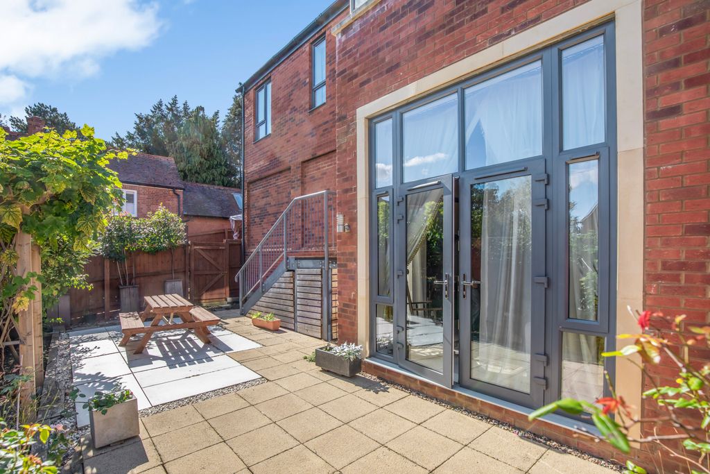 Property photo 3 of 20 Garden