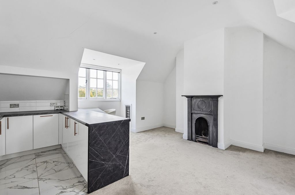 Property photo 2 of 12 917817 (3)