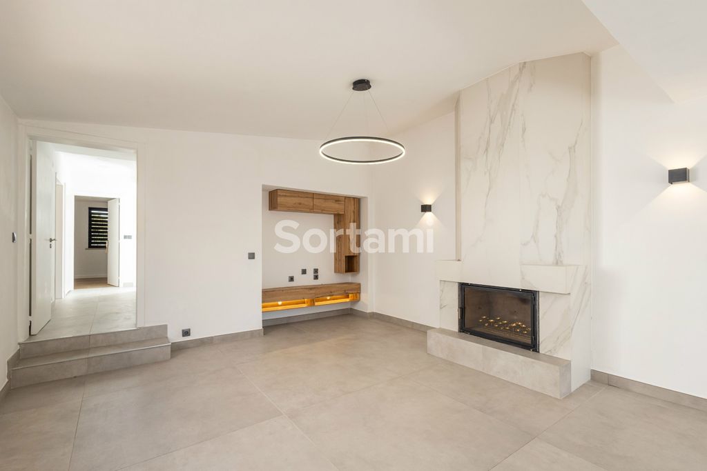 Property photo 3 of 25