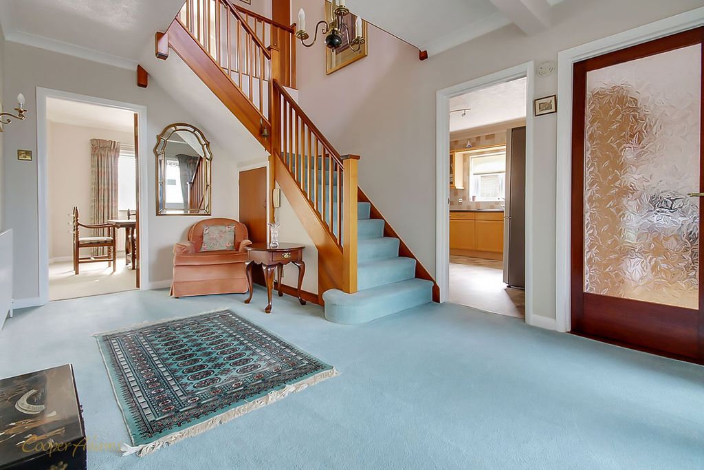 Property photo 2 of 21 Entrance Hall