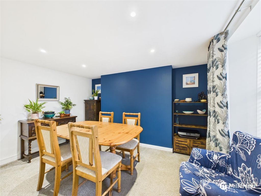 Property photo 3 of 28 Cam05092G0-Pr0139-Still032.Jpg