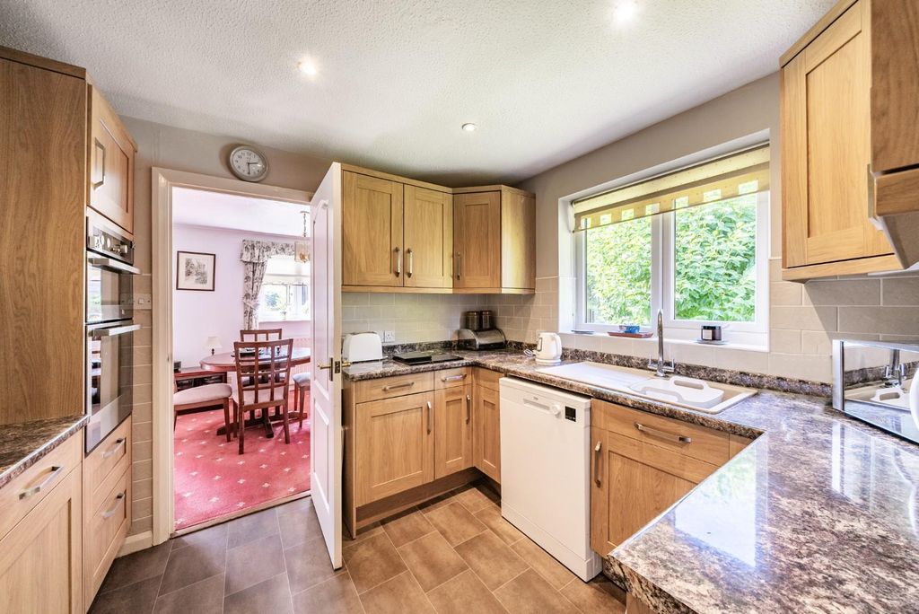 Property photo 2 of 16 1356478-10-68c9A2Da4E730.Jpg