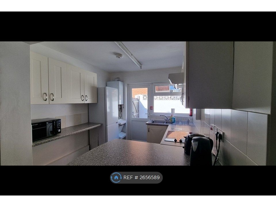 Property photo 3 of 13 Kitchen