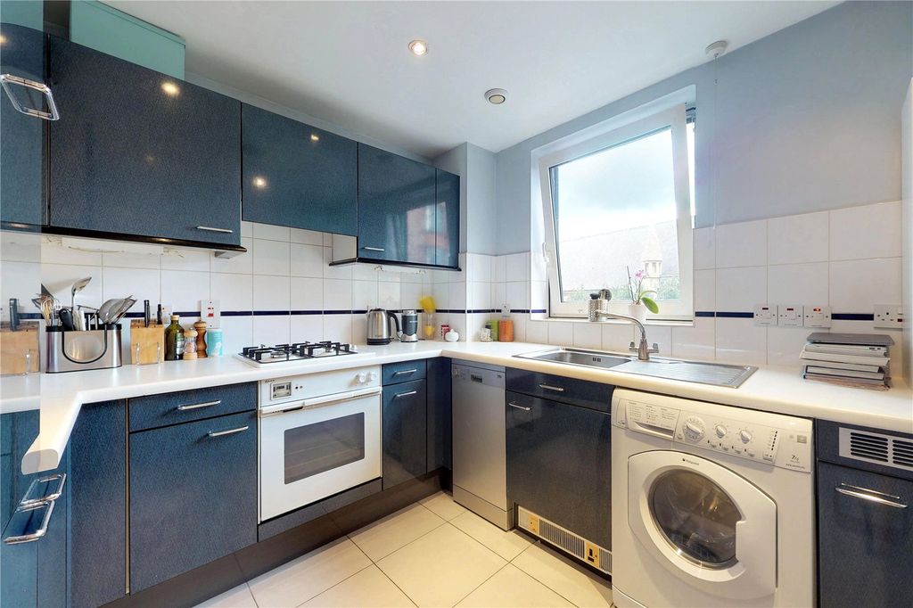Property photo 3 of 7 Kitchen