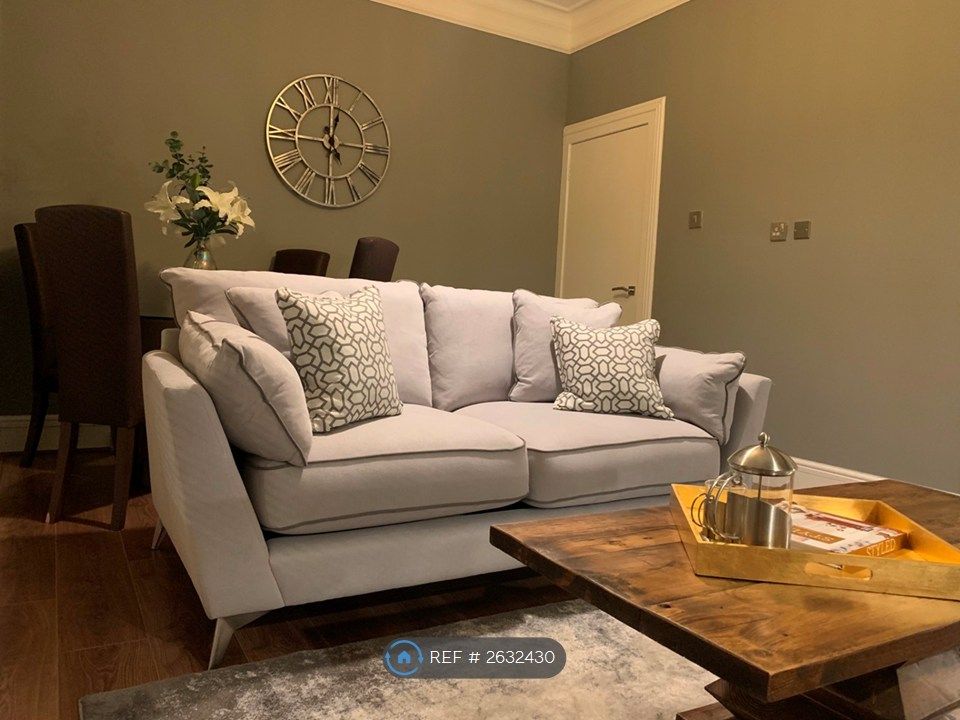 Property photo 2 of 32 Living Room