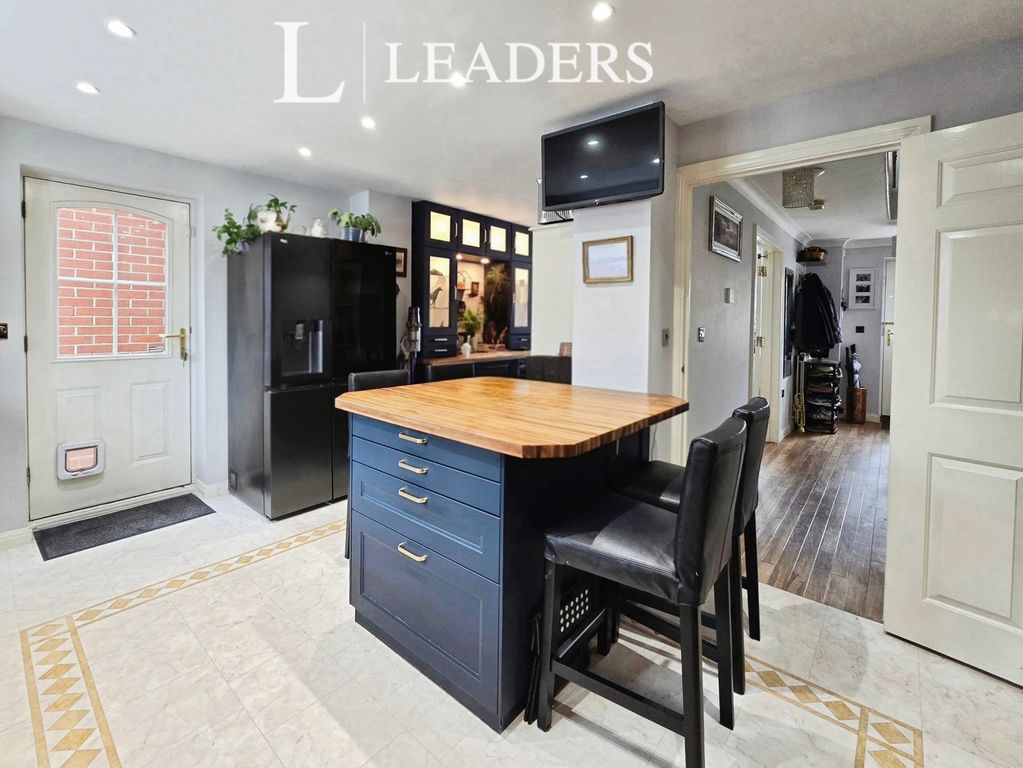 Property photo 3 of 22 Pbox-Img.Jpg
