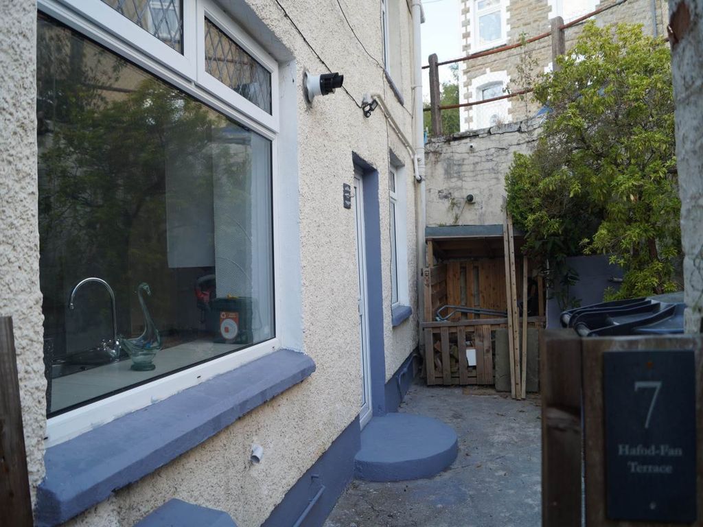 Property photo 2 of 20 Hafod Forecourt