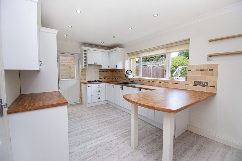 Property photo 2 of 18 Kitchen