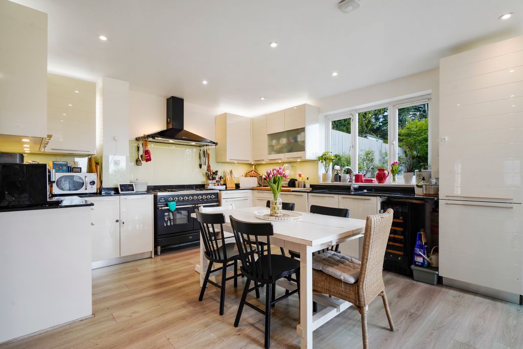 Property photo 1 of 15 Kitchen 1