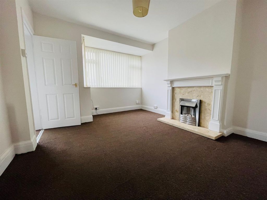 Property photo 3 of 9 Lounge