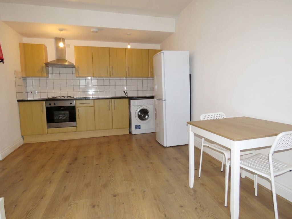 Property photo 3 of 5 Kitchen