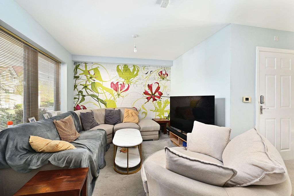 Property photo 3 of 10 Mailing Way