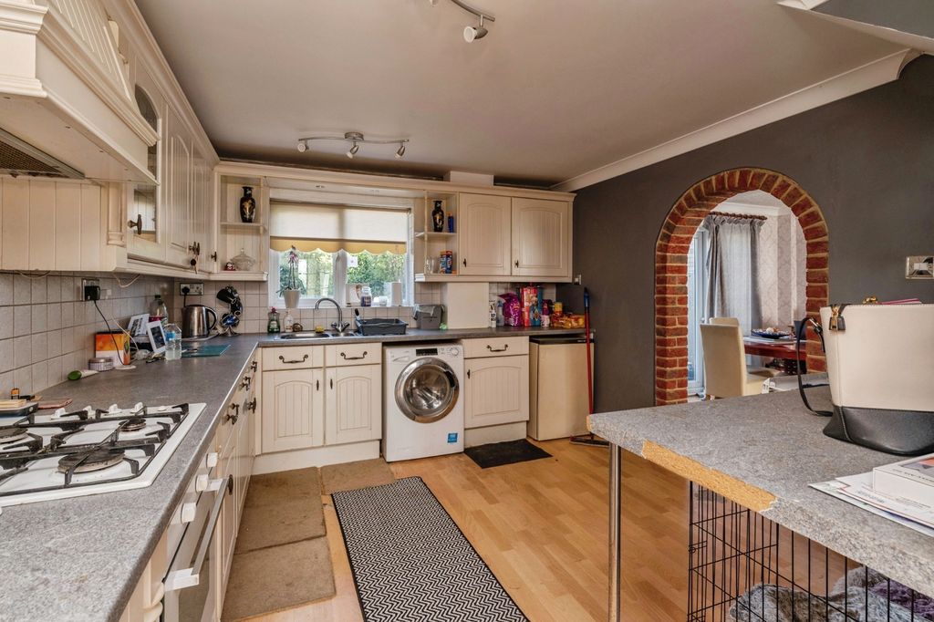 Property photo 2 of 16 Kitchen