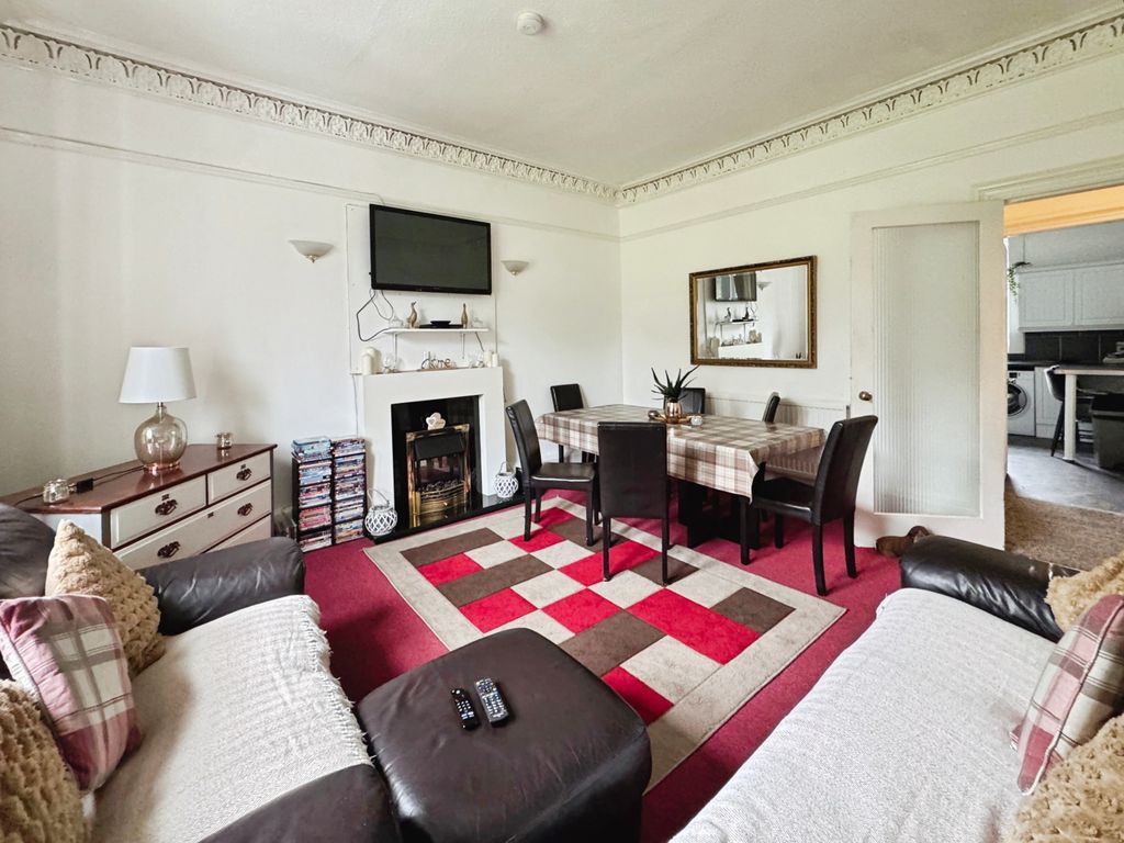 Property photo 3 of 15 Lounge