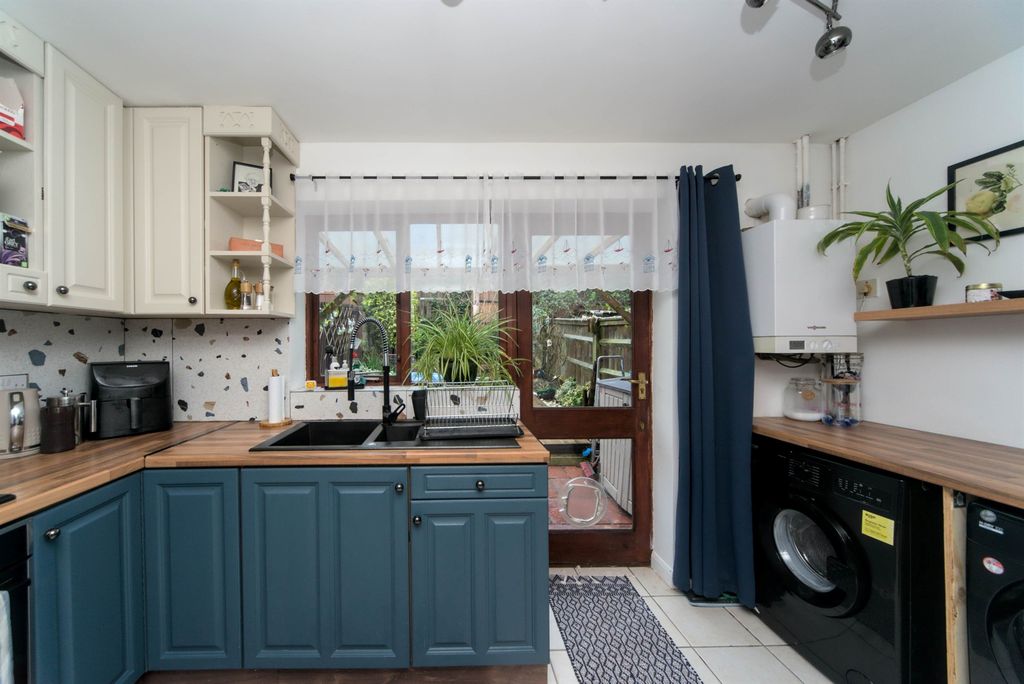 Property photo 3 of 18