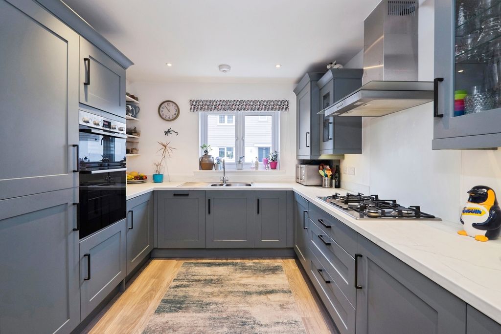 Property photo 3 of 17 Photo