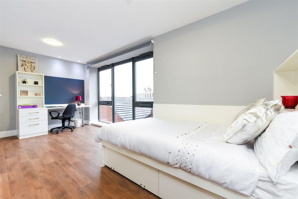 Property photo 1 of 28
