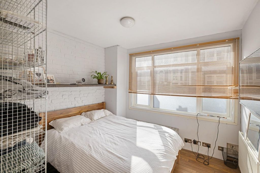 Property photo 3 of 24 Char8280.Jpg