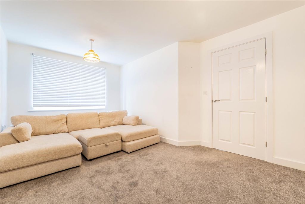 Property photo 2 of 23 Lounge