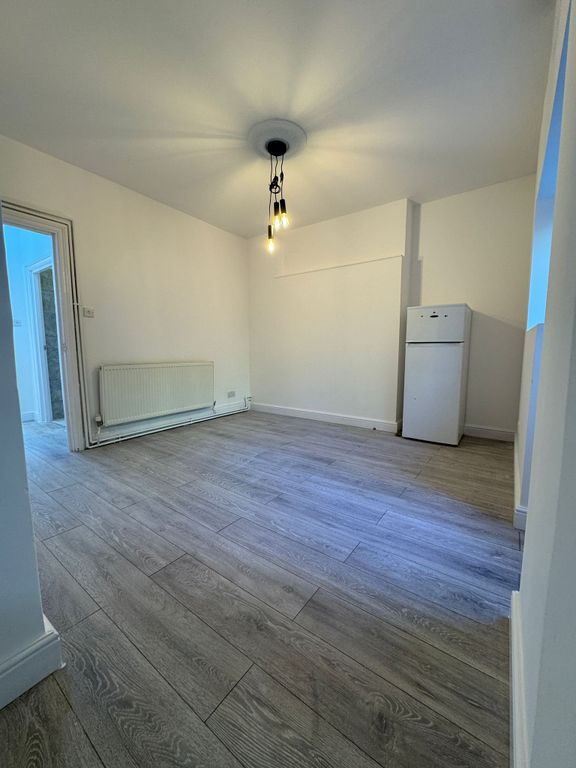 Property photo 3 of 9 Liviing Room